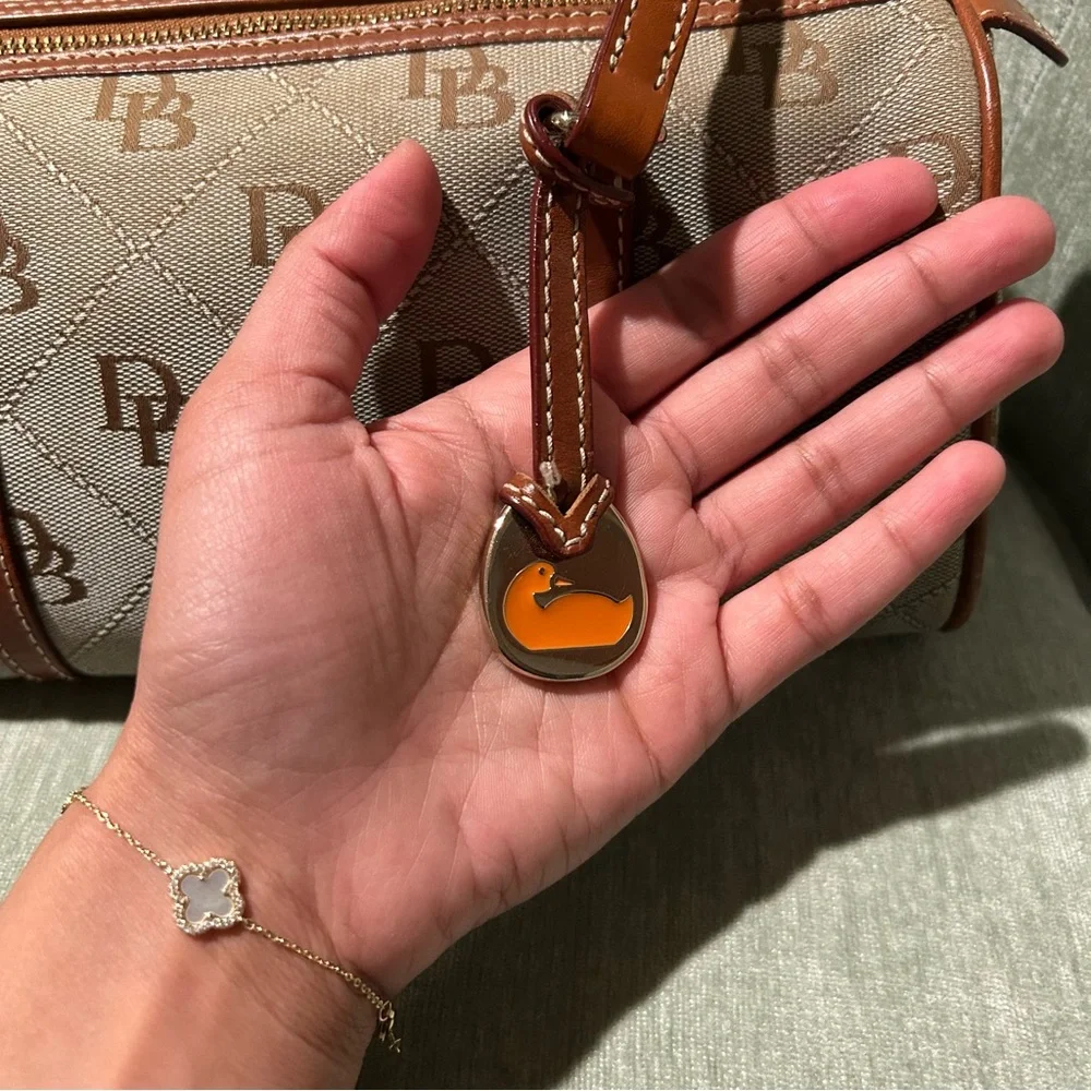 Dooney & Bourke Shoulder Bag Dooney & Bourke Barrel Bag Vintage D&B Bag Y2K - Picture 4 of 12